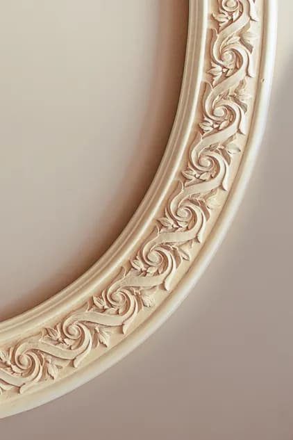 Hand-Carved Oval Mirror Frame with Acanthus Scrollwork — 2